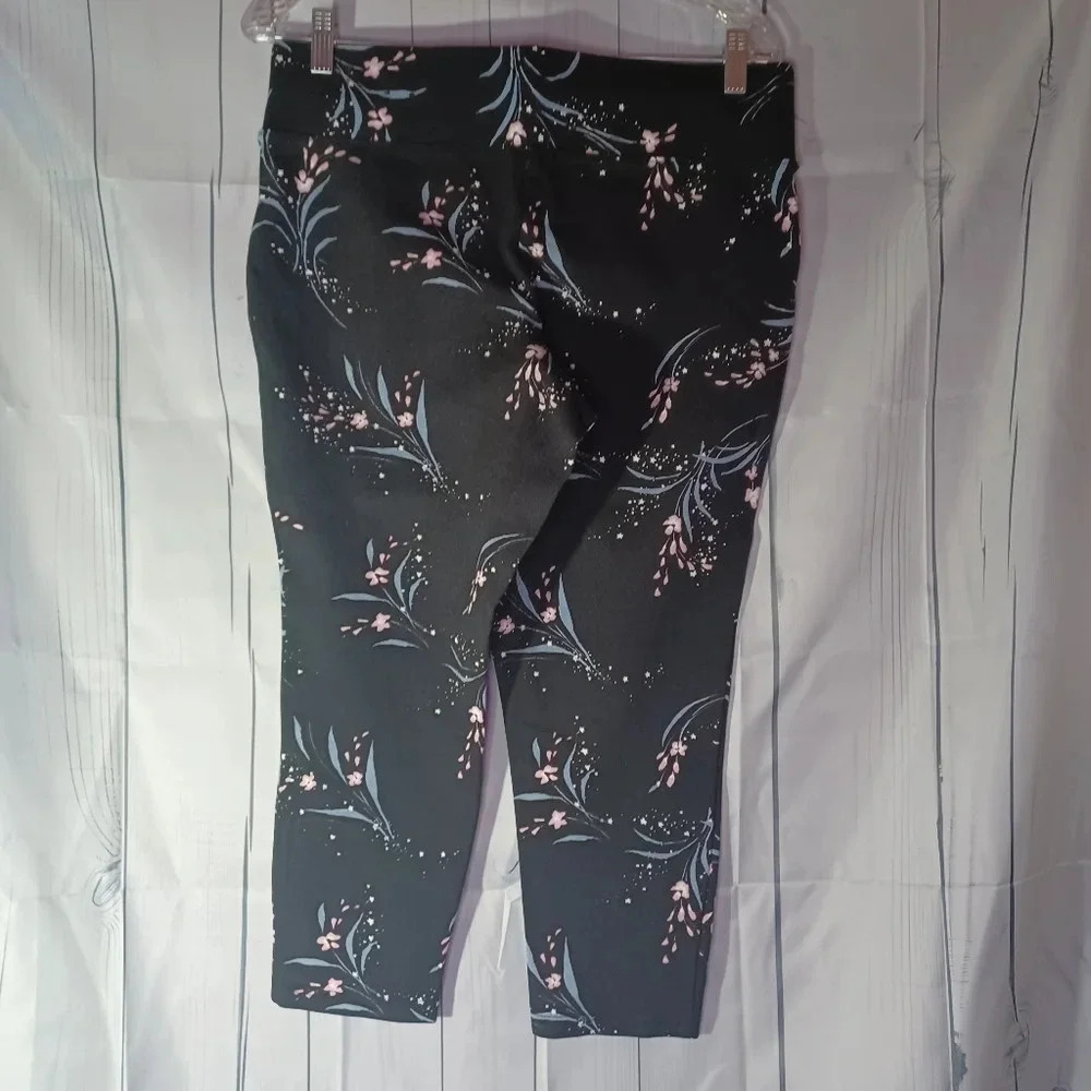 Torrid Studio Ponte Slim Fit Cropped Pixie Contemporary Floral Pull On Pants - Picture 5 of 10